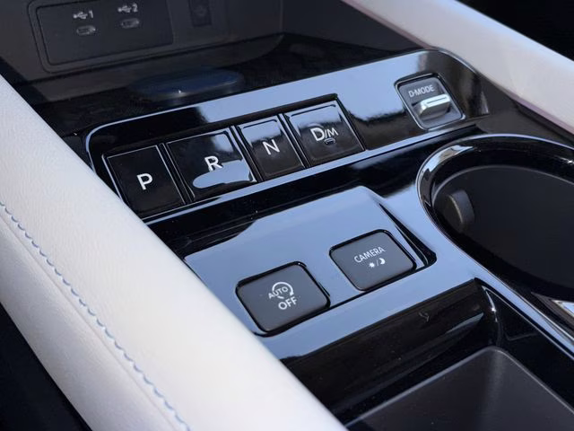 2026 Everest White Pearl/Black Nissan Murano Platinum AWD SUV