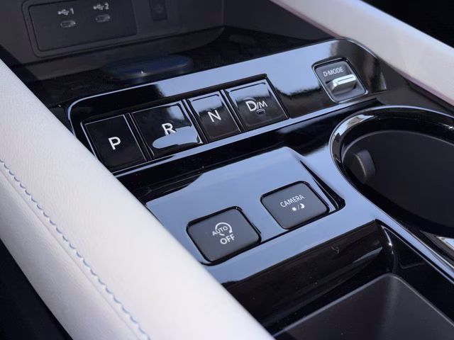 2026 Everest White Pearl/Black Nissan Murano Platinum AWD SUV