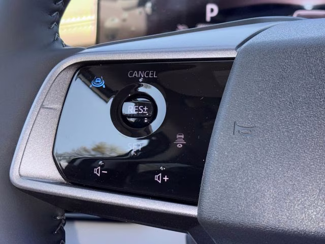 2026 Everest White Pearl/Black Nissan Murano Platinum AWD SUV