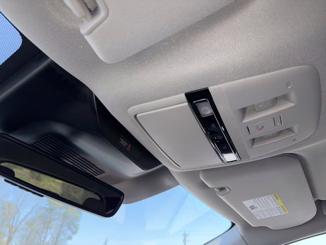 2026 Everest White Pearl/Black Nissan Murano Platinum AWD SUV