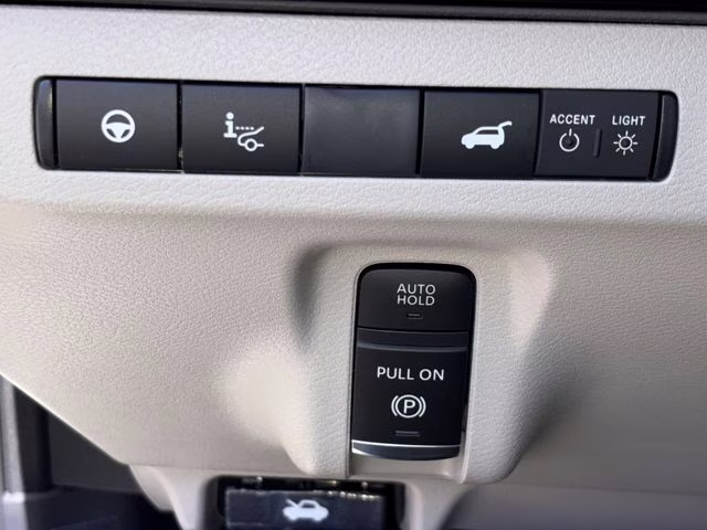 2026 Everest White Pearl/Black Nissan Murano Platinum AWD SUV