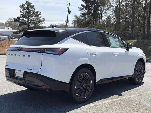 2026 Everest White Pearl/Black Nissan Murano Platinum AWD SUV