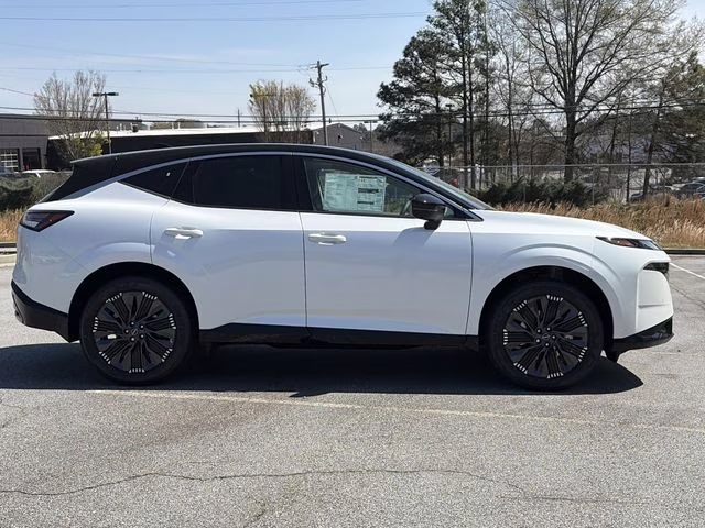2026 Everest White Pearl/Black Nissan Murano Platinum AWD SUV
