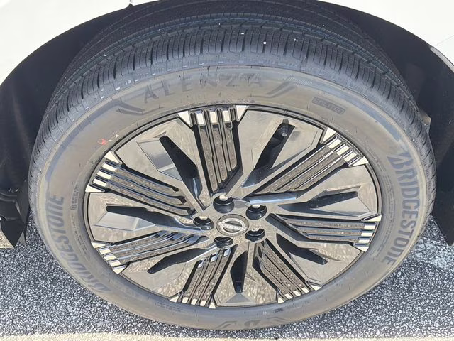 2026 Everest White Pearl/Black Nissan Murano Platinum AWD SUV