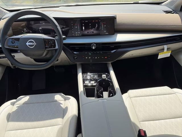 2026 Everest White Pearl/Black Nissan Murano Platinum AWD SUV