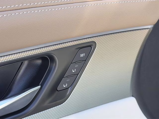 2026 Everest White Pearl/Black Nissan Murano Platinum AWD SUV