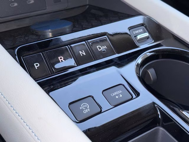 2026 Everest White Pearl/Black Nissan Murano Platinum AWD SUV