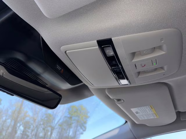 2026 Everest White Pearl/Black Nissan Murano Platinum AWD SUV