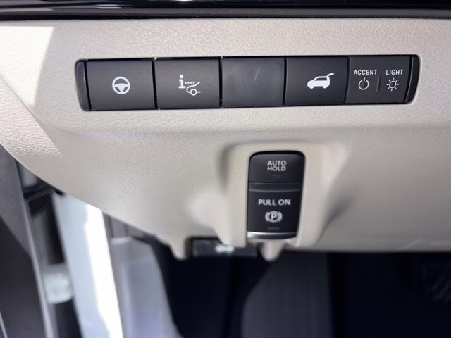 2026 Everest White Pearl/Black Nissan Murano Platinum AWD SUV