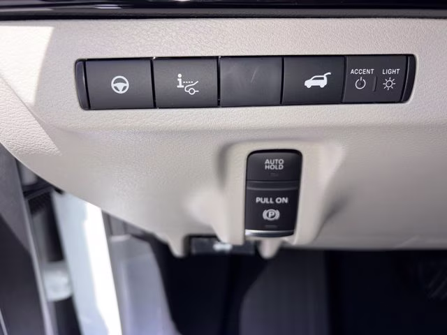 2026 Everest White Pearl/Black Nissan Murano Platinum AWD SUV