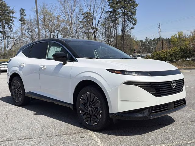 2026 Everest White Pearl/Black Nissan Murano Platinum AWD SUV