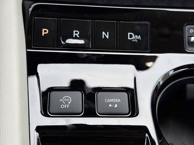 2026 Everest White Pearl/Black Nissan Murano Platinum AWD SUV