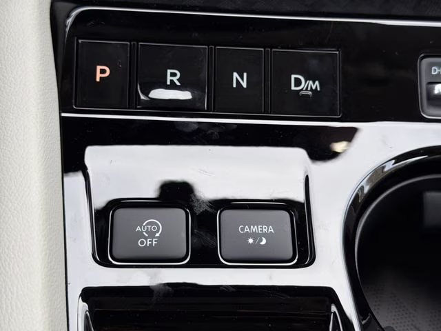 2026 Everest White Pearl/Black Nissan Murano Platinum AWD SUV