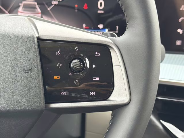 2026 Everest White Pearl/Black Nissan Murano Platinum AWD SUV