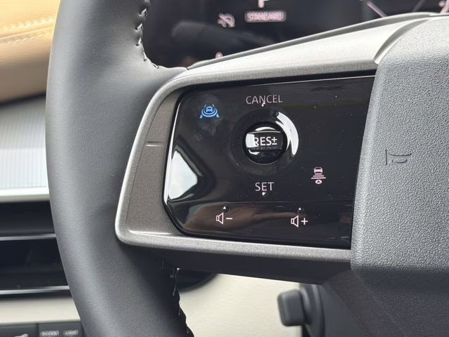 2026 Everest White Pearl/Black Nissan Murano Platinum AWD SUV