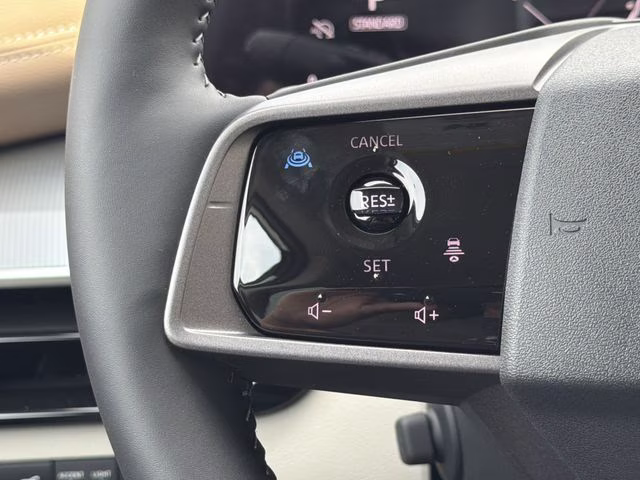 2026 Everest White Pearl/Black Nissan Murano Platinum AWD SUV