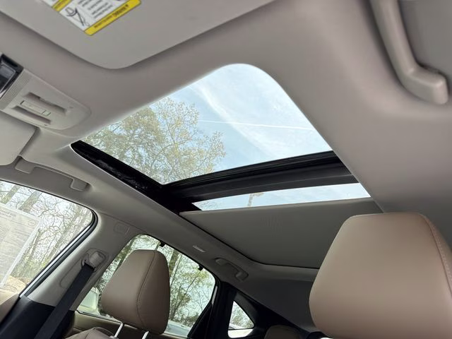 2026 Everest White Pearl/Black Nissan Murano Platinum AWD SUV
