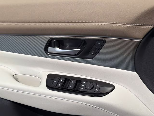 2026 Everest White Pearl/Black Nissan Murano Platinum AWD SUV