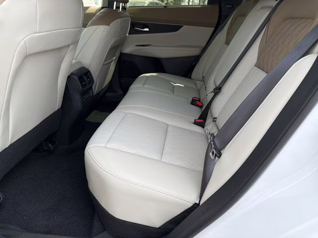 2026 Everest White Pearl/Black Nissan Murano Platinum AWD SUV