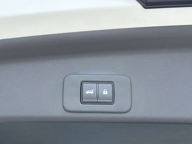 2026 Everest White Pearl/Black Nissan Murano Platinum AWD SUV