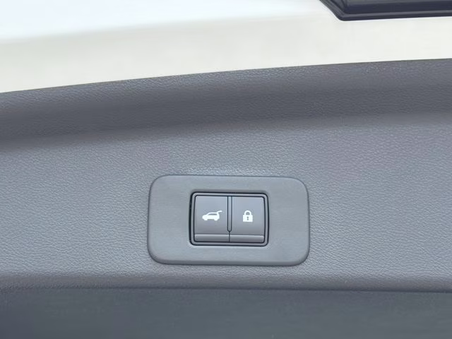 2026 Everest White Pearl/Black Nissan Murano Platinum AWD SUV