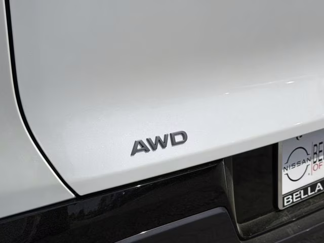 2026 Everest White Pearl/Black Nissan Murano Platinum AWD SUV