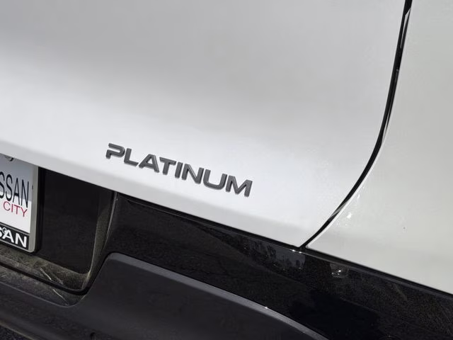 2026 Everest White Pearl/Black Nissan Murano Platinum AWD SUV