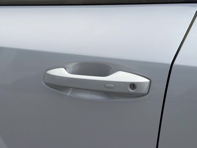 2026 Everest White Pearl/Black Nissan Murano Platinum AWD SUV