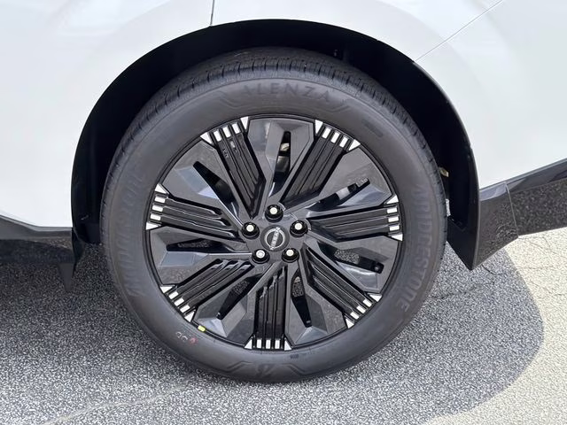 2026 Everest White Pearl/Black Nissan Murano Platinum AWD SUV