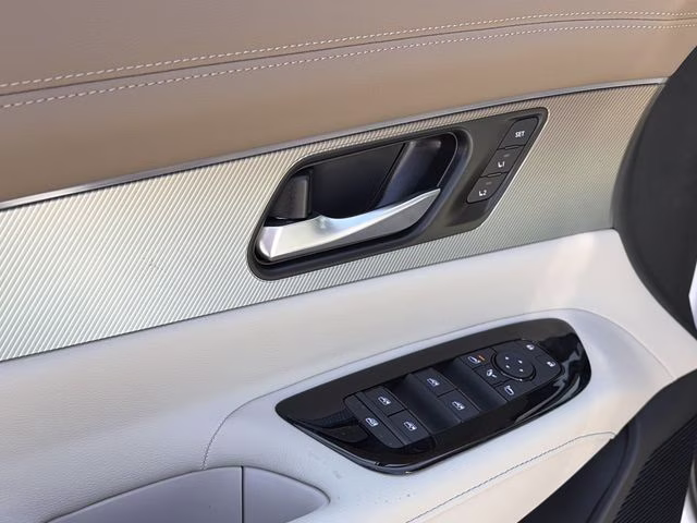 2026 Everest White Pearl/Black Nissan Murano Platinum AWD SUV