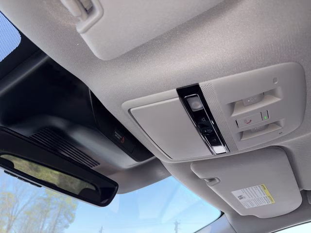 2026 Everest White Pearl/Black Nissan Murano Platinum AWD SUV
