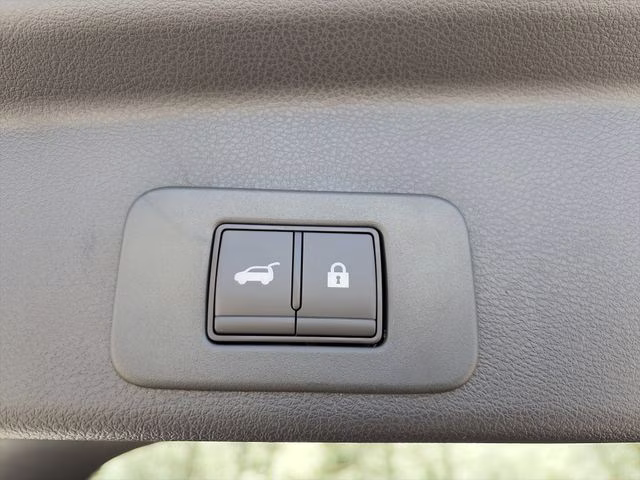 2026 Everest White Pearl/Black Nissan Murano Platinum AWD SUV