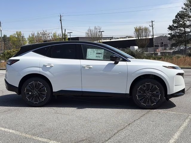 2026 Everest White Pearl/Black Nissan Murano Platinum AWD SUV