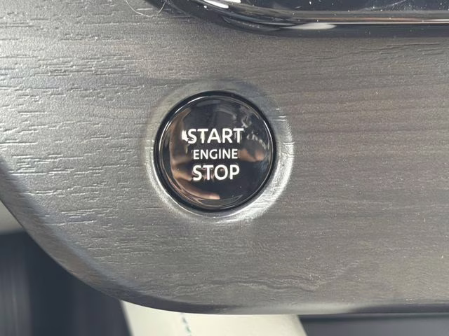 2026 Everest White Pearl/Black Nissan Murano Platinum AWD SUV