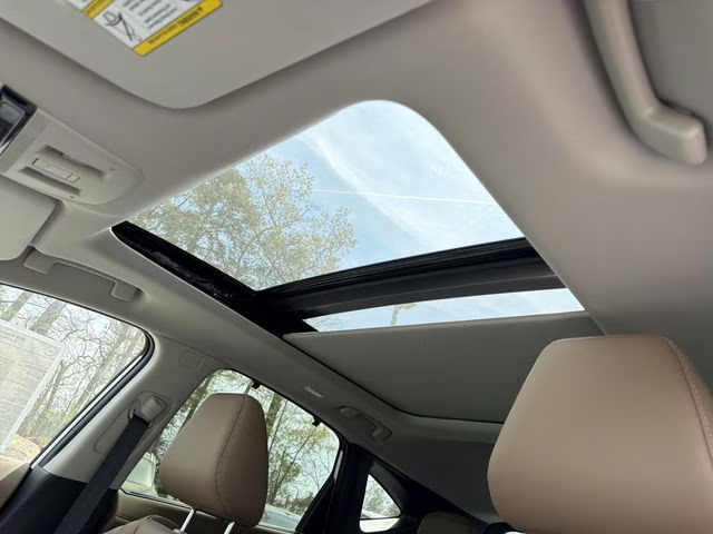 2026 Everest White Pearl/Black Nissan Murano Platinum AWD SUV