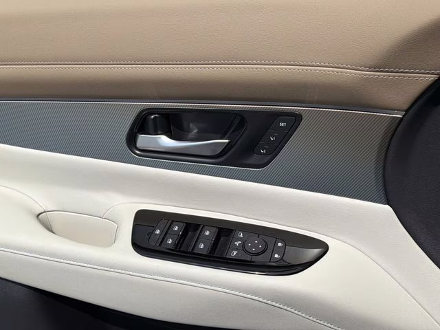 2026 Everest White Pearl/Black Nissan Murano Platinum AWD SUV