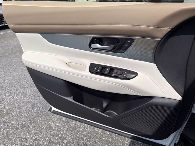 2026 Everest White Pearl/Black Nissan Murano Platinum AWD SUV