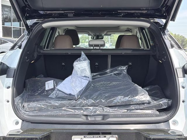 2026 Everest White Pearl/Black Nissan Murano Platinum AWD SUV