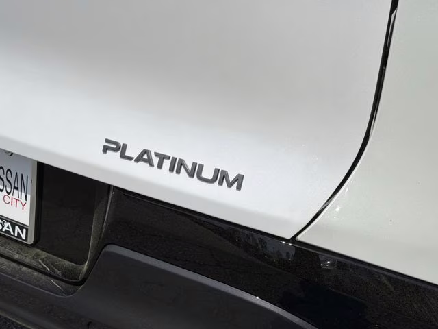 2026 Everest White Pearl/Black Nissan Murano Platinum AWD SUV