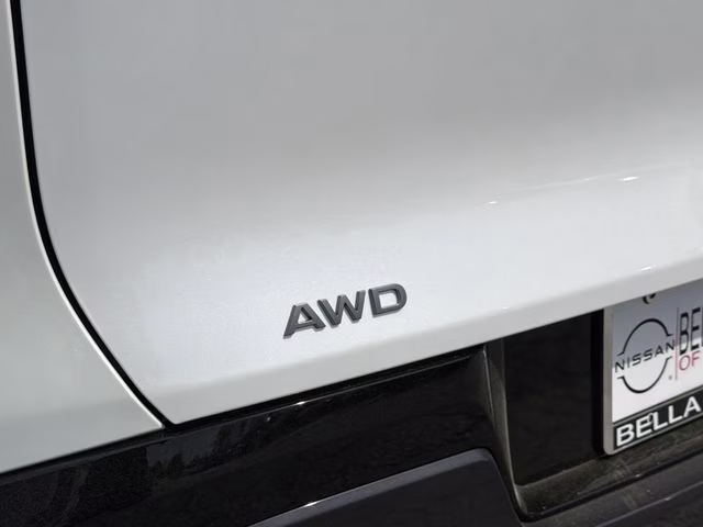 2026 Everest White Pearl/Black Nissan Murano Platinum AWD SUV