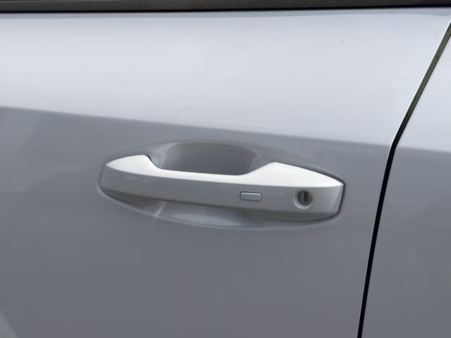 2026 Everest White Pearl/Black Nissan Murano Platinum AWD SUV