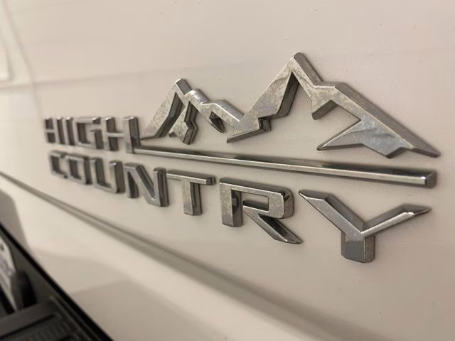 2024 Iridescent Pearl Tricoat Chevrolet Silverado 2500HD High Country 4X4 Truck