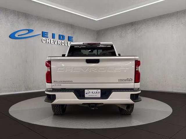 2024 Iridescent Pearl Tricoat Chevrolet Silverado 2500HD High Country 4X4 Truck