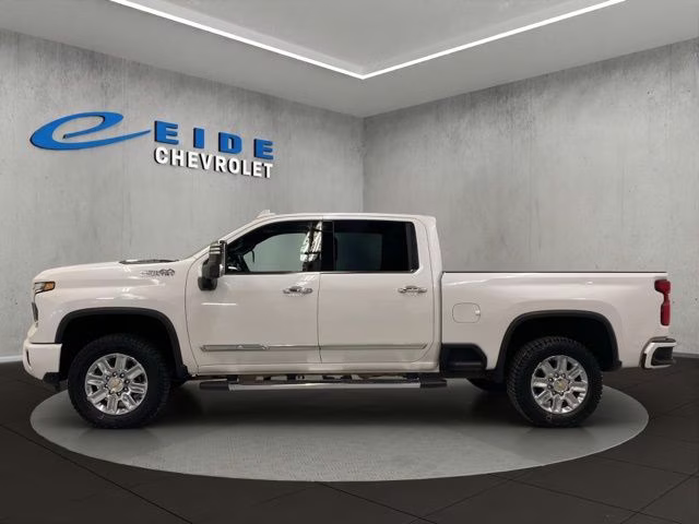 2024 Iridescent Pearl Tricoat Chevrolet Silverado 2500HD High Country 4X4 Truck