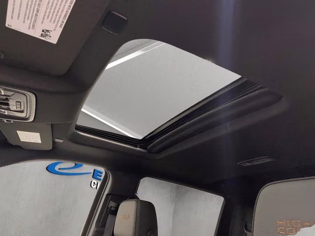 2024 Iridescent Pearl Tricoat Chevrolet Silverado 2500HD High Country 4X4 Truck