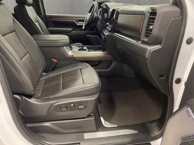 2024 Iridescent Pearl Tricoat Chevrolet Silverado 2500HD High Country 4X4 Truck