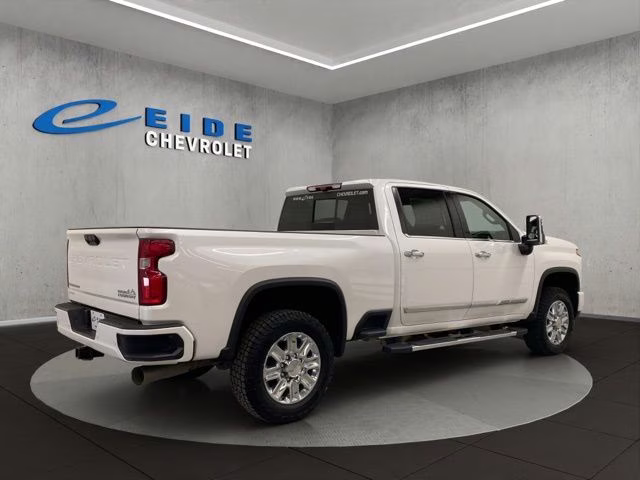 2024 Iridescent Pearl Tricoat Chevrolet Silverado 2500HD High Country 4X4 Truck