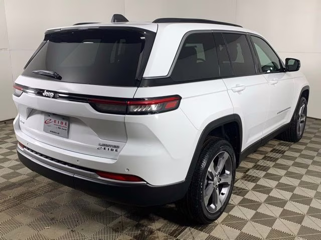 2026 Bright White Clearcoat Jeep Grand Cherokee Limited 4X4 SUV