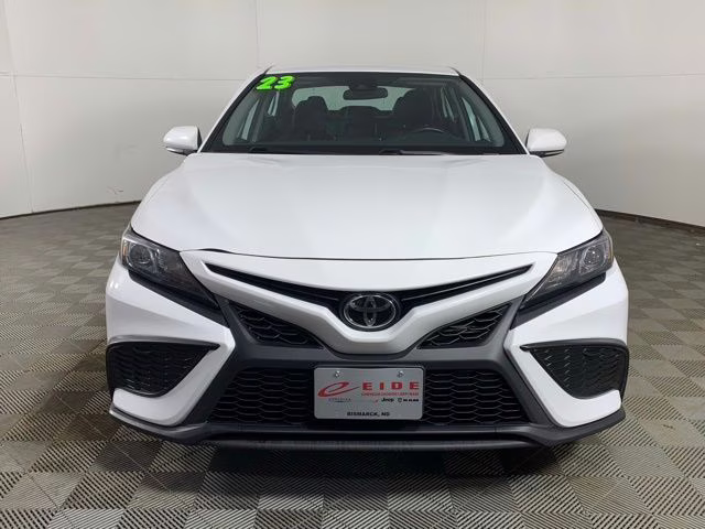 2023 Wind Chill Pearl Toyota Camry SE FWD Sedan