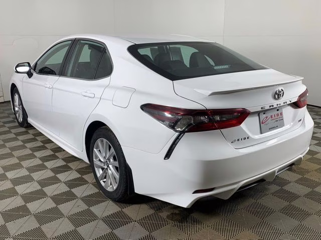 2023 Wind Chill Pearl Toyota Camry SE FWD Sedan